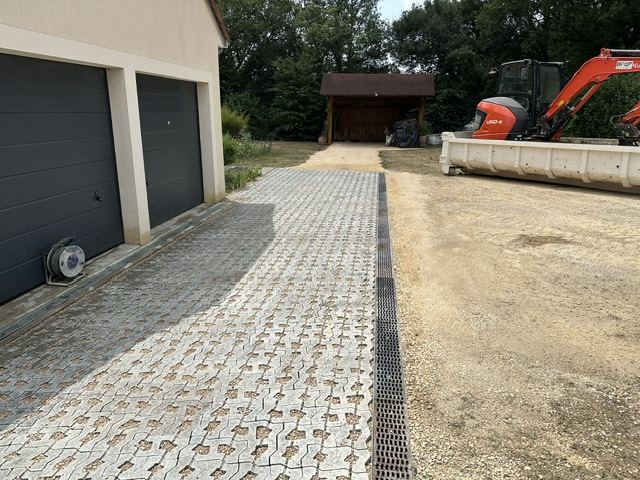 Allée pavée et caniveau drainant — BPA TP